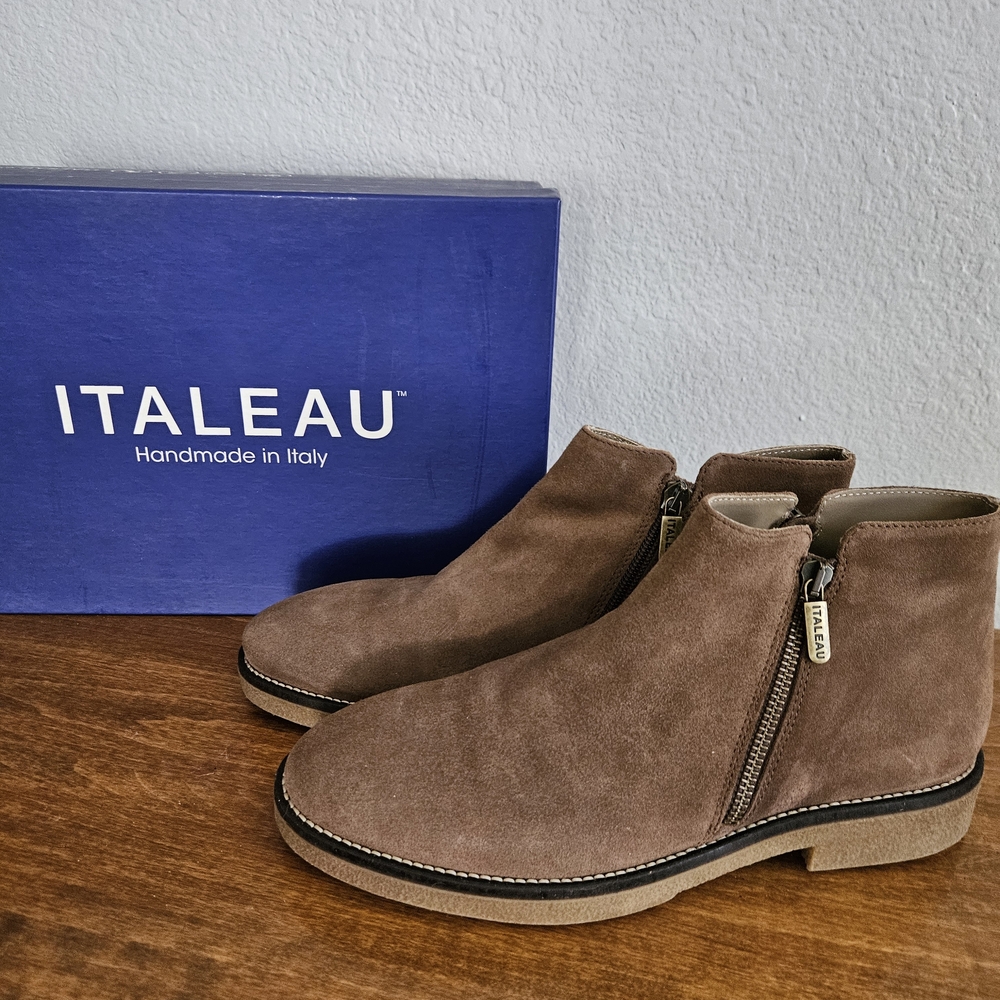 Italeau Brown Suede Boots.  100% Geniune Leather.  Womens 39.5, Size 9
